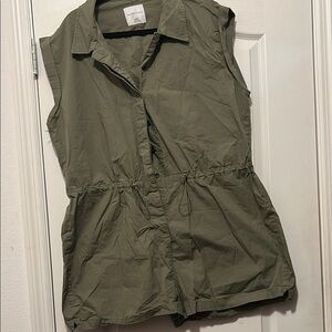 Celebrity Park Olive Green Sleeveless Button-Up Top
